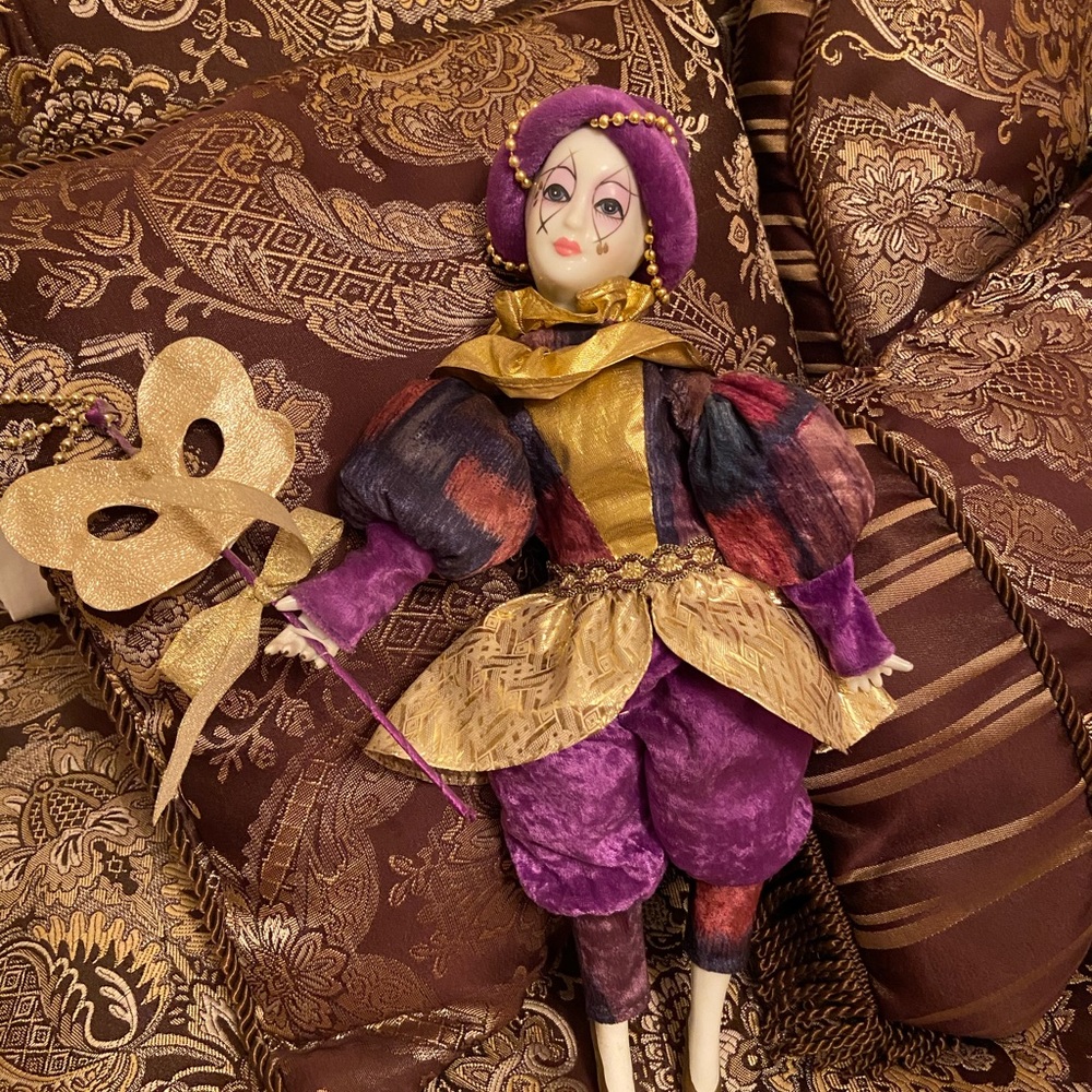Musical Pierro musical porcelain doll